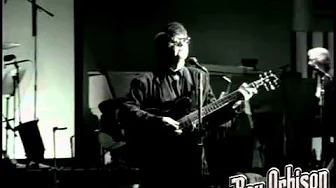 Roy Orbison - "The Comedians" from Black and White Night Roy Orbison - "The Comedians" from Black and White Night