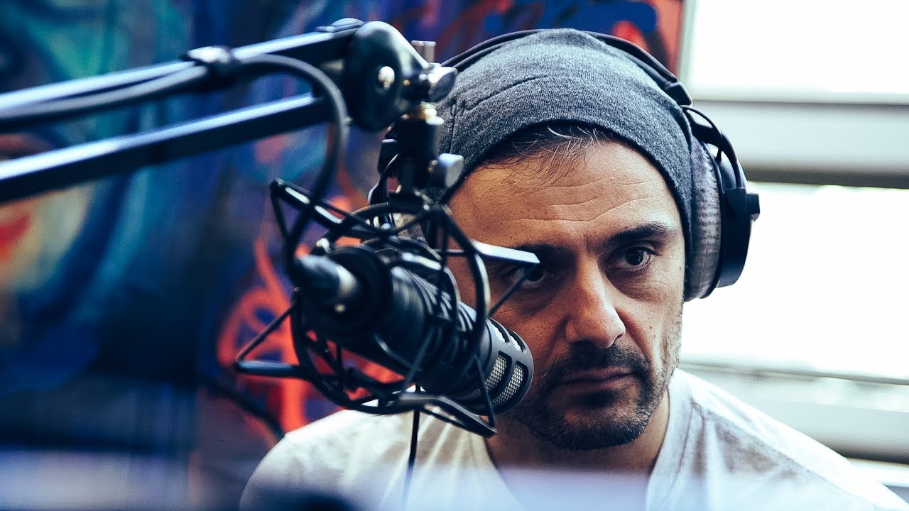 WORKING ON MY NEXT BOOK "CRUSHED IT" TENTATIVELY COMING OUT 1/31/18 | Dailyvee 233