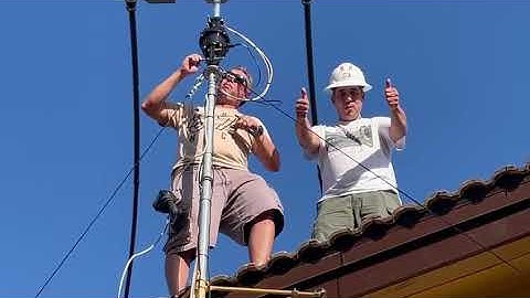 W7HU Alex and KJ4NQA CARLOS ,KB4EC ALBERTO, ON THE ROOFTOP GO URBAN BEAM STEPPIR