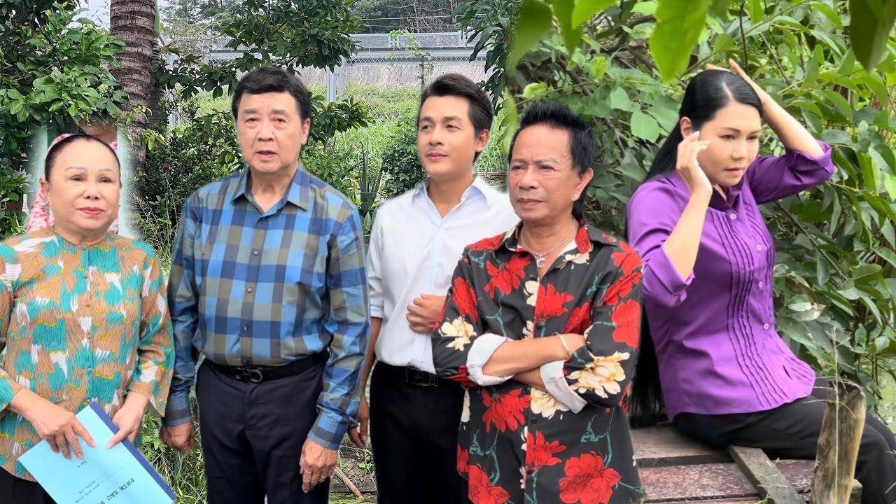 Phim Sầu Riêng | Hậu Trường: Cả đoàn phim lo lắng khi Ngọc Huyền dầm mưa diễn cảnh đau khổ