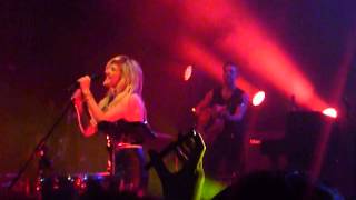 Ellie Goulding - Lights (Live Hammersmith Apollo 16/10/13)