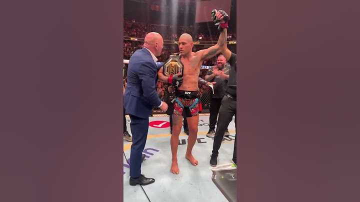 De dentro do Octógono, o anúncio da vitória de Alex "Poatan" Pereira no #UFC300 🏹