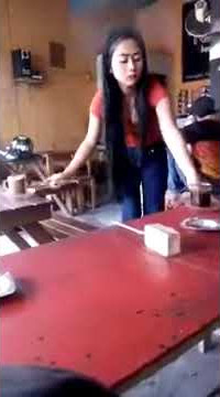 Pelayan kopi cantik