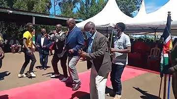 GOVERNOR NYARIBO DANCES TO SAGERO SONG   MUSIC DOZE FRIDAY