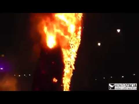 პოლონეთში LGBT საზოგადოების ყვავილებისგან შექმნილი დიდი ცისარტყელა დაწვეს