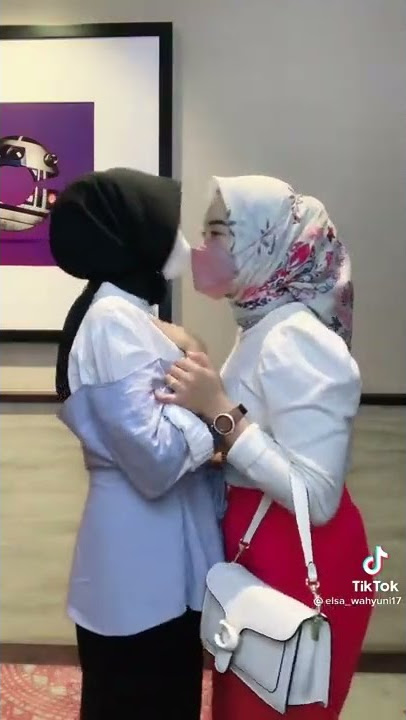 hijab ciuman