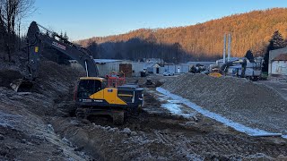Kopání pod spodní stavbu s Volvo EC 250 enl a Hydrema 922 c