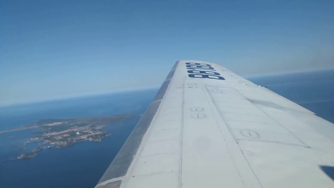 Як-40 ""Вологодское авиапредприятие"", посадка в а/п Пулково - YouTube