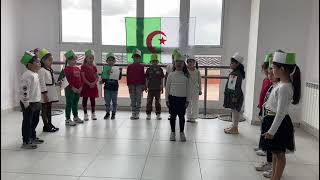 مسرحية العلم الوطني جانب من أنشطة  تلاميذ الطور الابتدائي السنة الأولى ابتدائي ، لمدرستنا ??