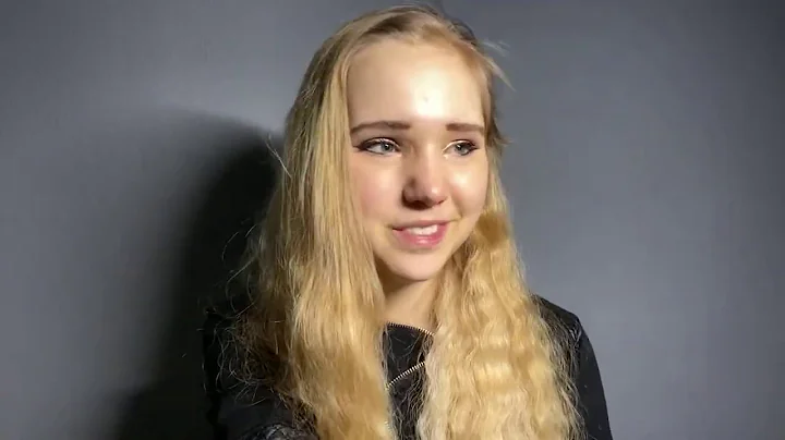 Naomi Seibt says she's very ticklish xD