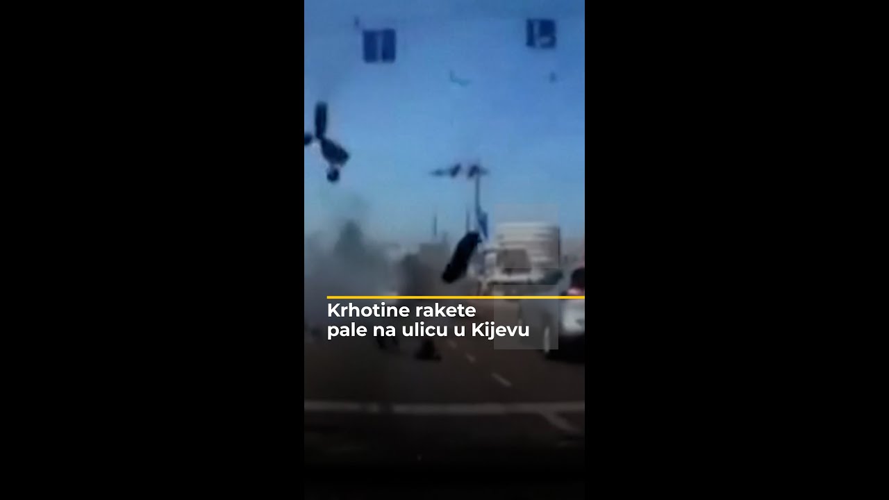 لقطات استثنائية لحطام صواريخ يتساقط على شوارع كييف