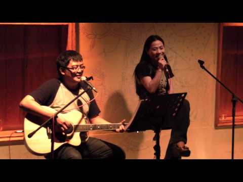 小小和大大_4_20歲的眼淚 (鐵花村 20110526).MP4