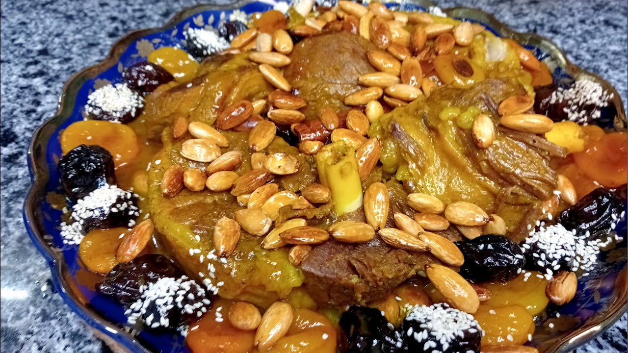 طاجين المحمر مالح و حلو على الطريقة التقليدية للغرب الجزائري .