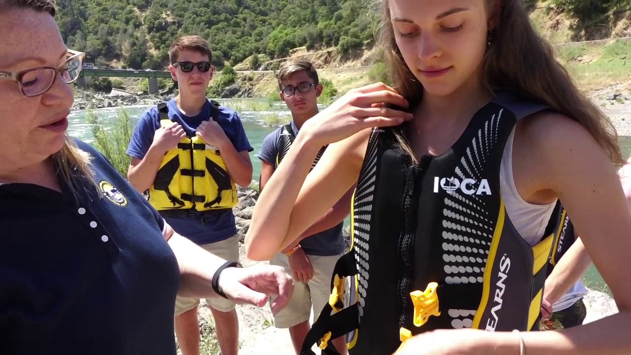 How to wear properly a life jacket How to wear properly a life jacket