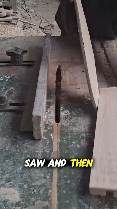 Unreal 👀 He just turned a regular table saw into a pro-level router! #craftsmanship #shorts