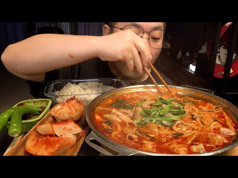 먹방창배 칼칼한 <strong>곱창전골</strong> 김장 무김치 올려서 대박 레전드 먹방 Spicy gopchangjeongol eatingshow realsound koreanfood Mukbang asm