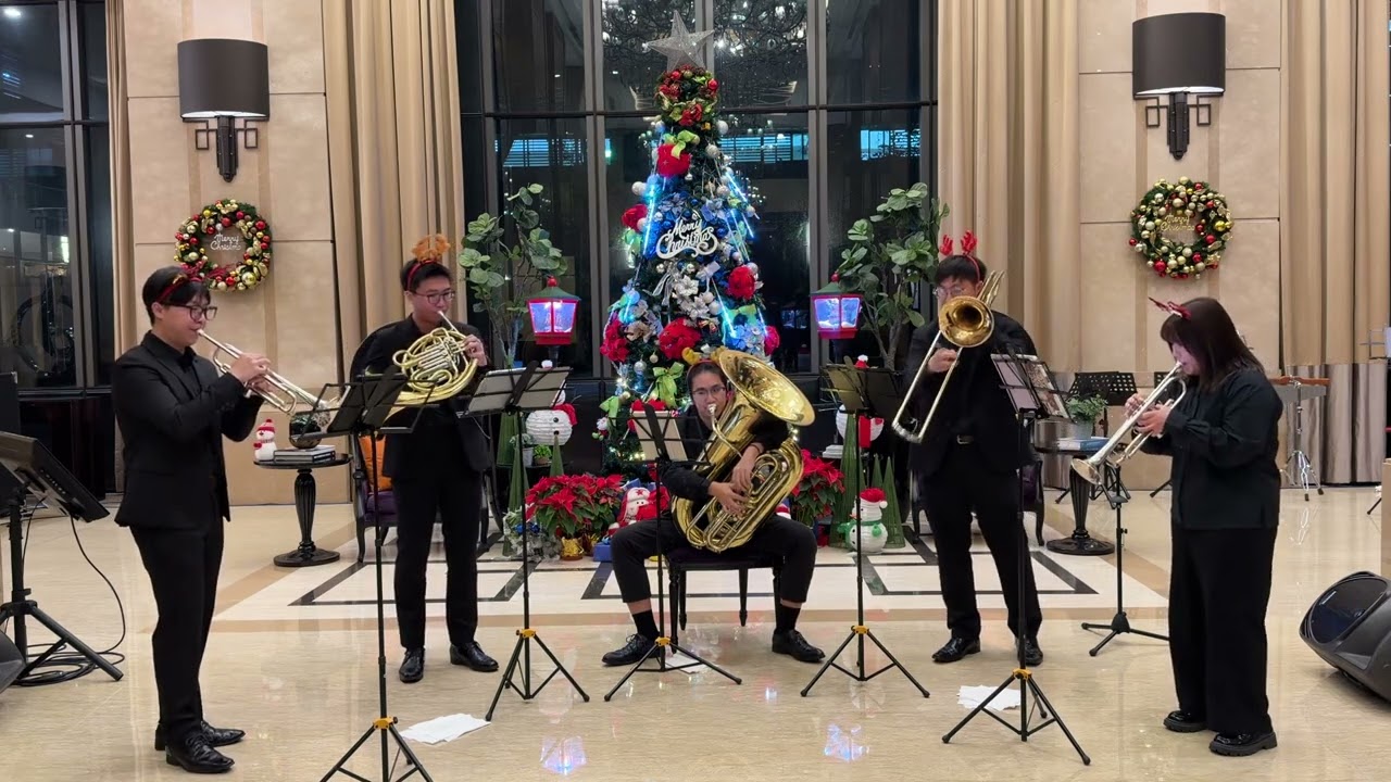 《 小さな世界 》 百達馥麗-Champion Brass