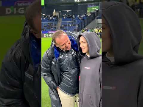 Евгения Медведева получает
