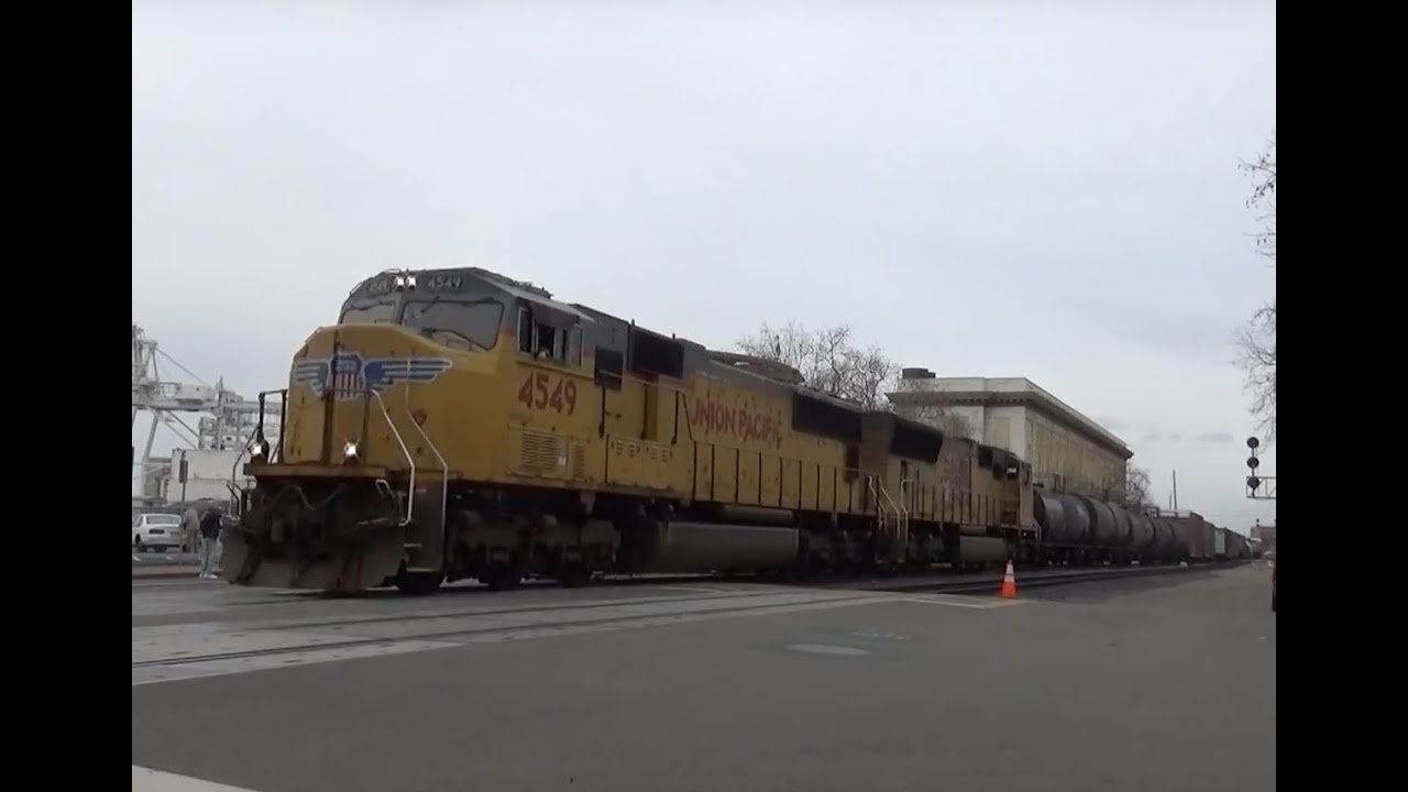 HD- Union Pacific & Amtrak trains Street Running at Oakland Jack London ...