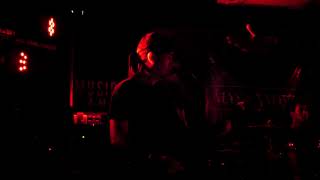 Devillians - Never Back Down (Live)