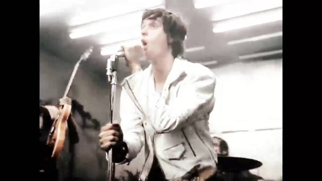 Awesome Music Videos: You Only Live Once (The Strokes) - REEL GOOD