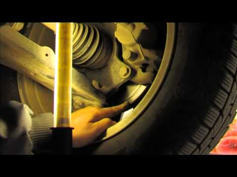 Видео: Подмяна на течност в хидравличната спирачка и съединителя Chevrolet Cruze