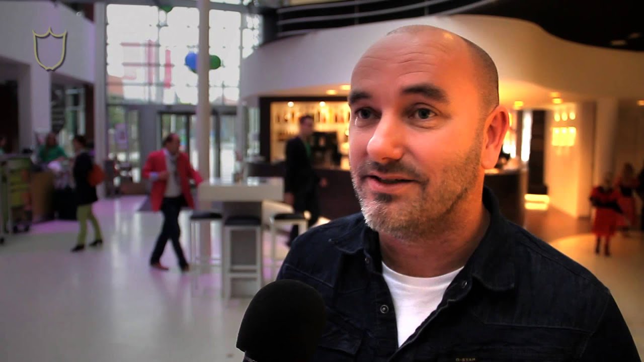 Backstage bij Sprookjesboom de Musical, een gi-ga-gantisch avontuur op tournee