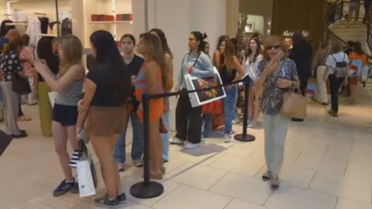 Black Friday shoppers hit stores across South Florida | Quickcast - YouTube