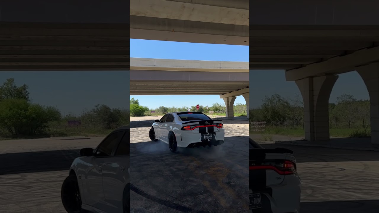 MY FIRST BURNOUT IN MY CHARGER RT