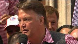 Van Gaal Rede auf der Meisterfeier des FC Bayern München am 9. Mai 2010 Resimi