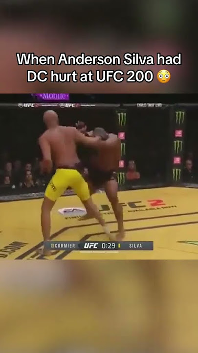 When Anderson Silva fought DC on short notice at UFC 200 😲