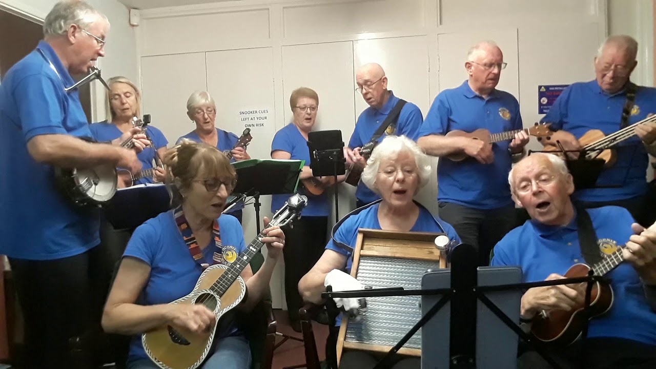 Leaning On a Lamp Post Chords Chordify