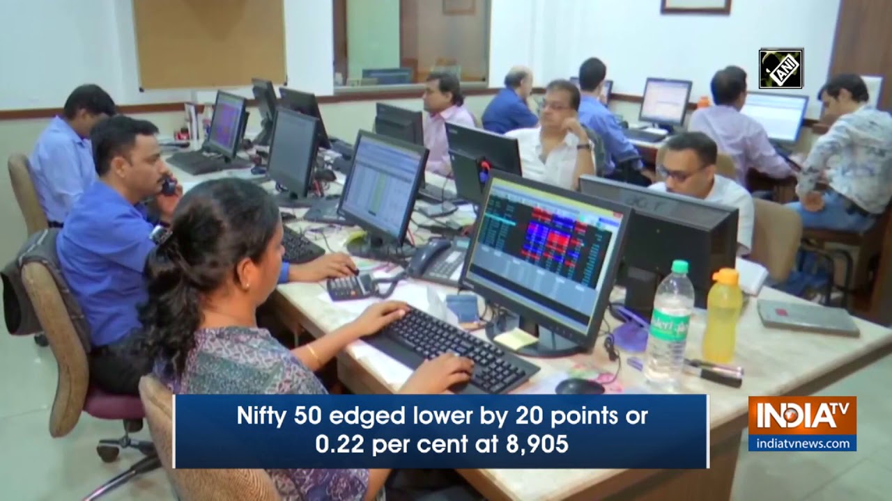 Equity gauges in the red, IT stocks drag