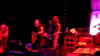 Miniatura de vídeo de "Pearl Jam - Better Man / (Save It For Later) (London '09) HD"