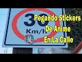 Pegando Stickers de Anime estilo Graffiti en señales de Transito