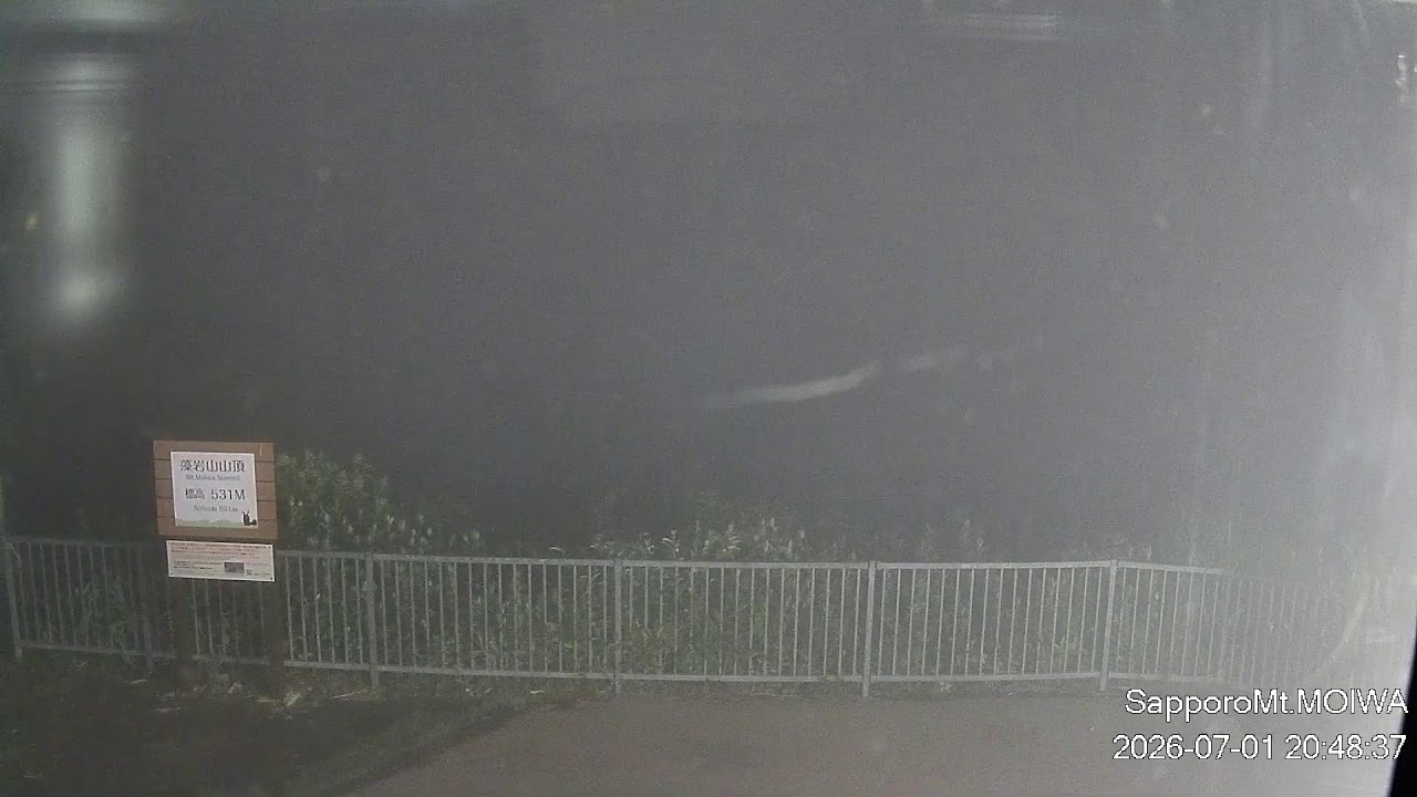 【LIVE】札幌藻岩山 山頂標高看板前ライブカメラ／Live camera of SAPPORO Mt.MOIWA in front of the summit altitude signboard