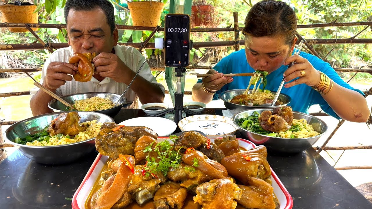 Quá Căng Thẳng 15 Phút 5,2 Ký Mì Bắp Giò Heo Hầm Kiểu Quảng Đông Ngon Chuẩn Vị | ATĐQ