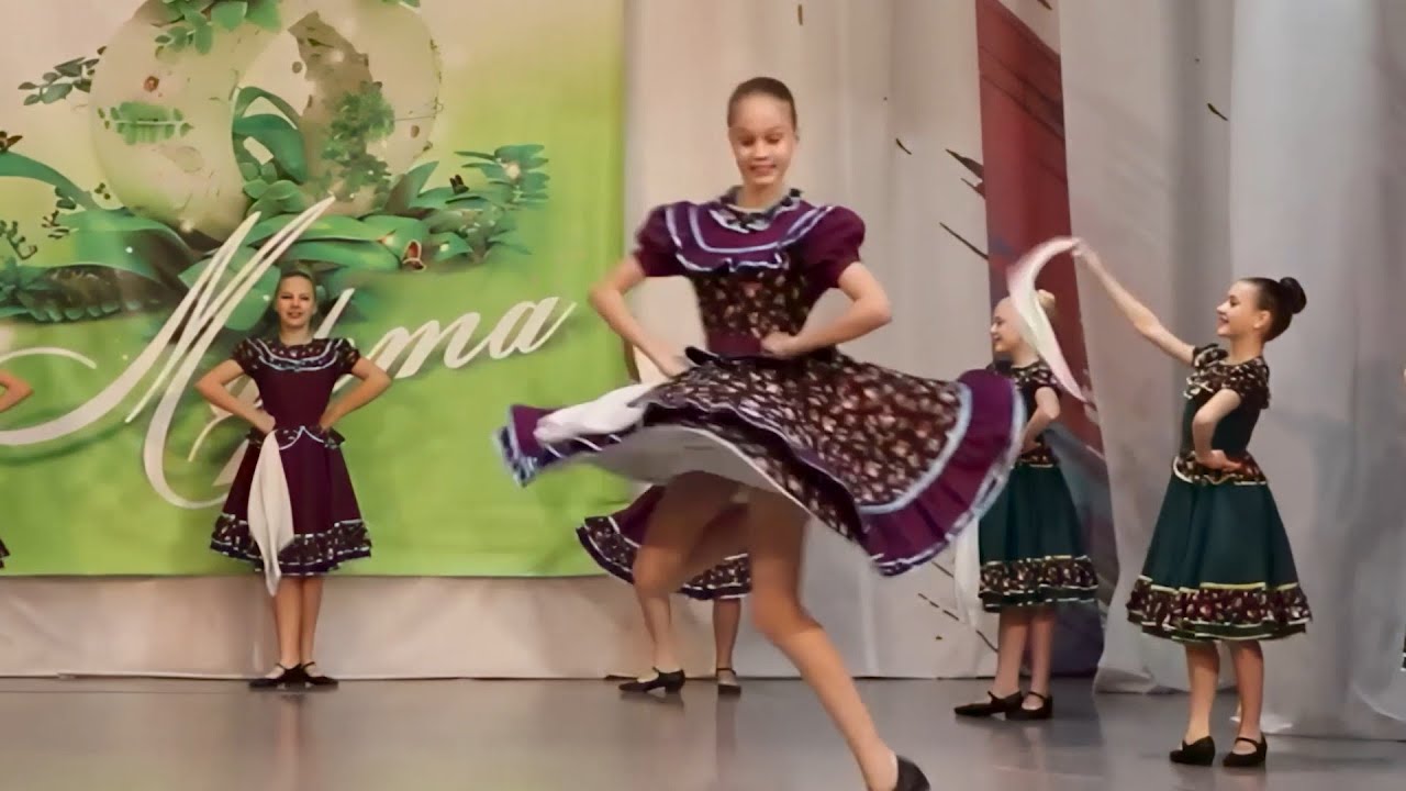 Dance ensemble Ogonyok/Ансамбль танца Огонек