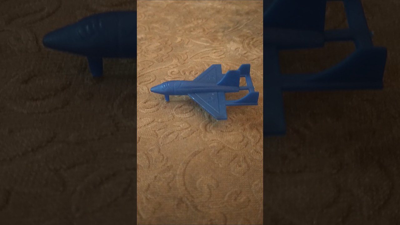 pesawat jet tempur blue persiapan lepas landas.