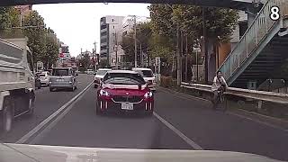 【人の車をボコボコに】男が車を何度も蹴りつけ逃走／バイクがすれ違いざまに足を伸ばしミラーを破壊／大阪府寝屋川市で軽バンが一時不停止、バイクが激突・転倒