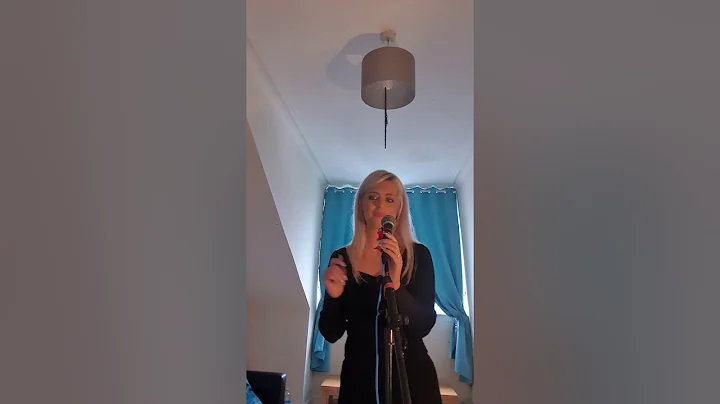 Hazel Stevenson singing 'SantaBaby!'