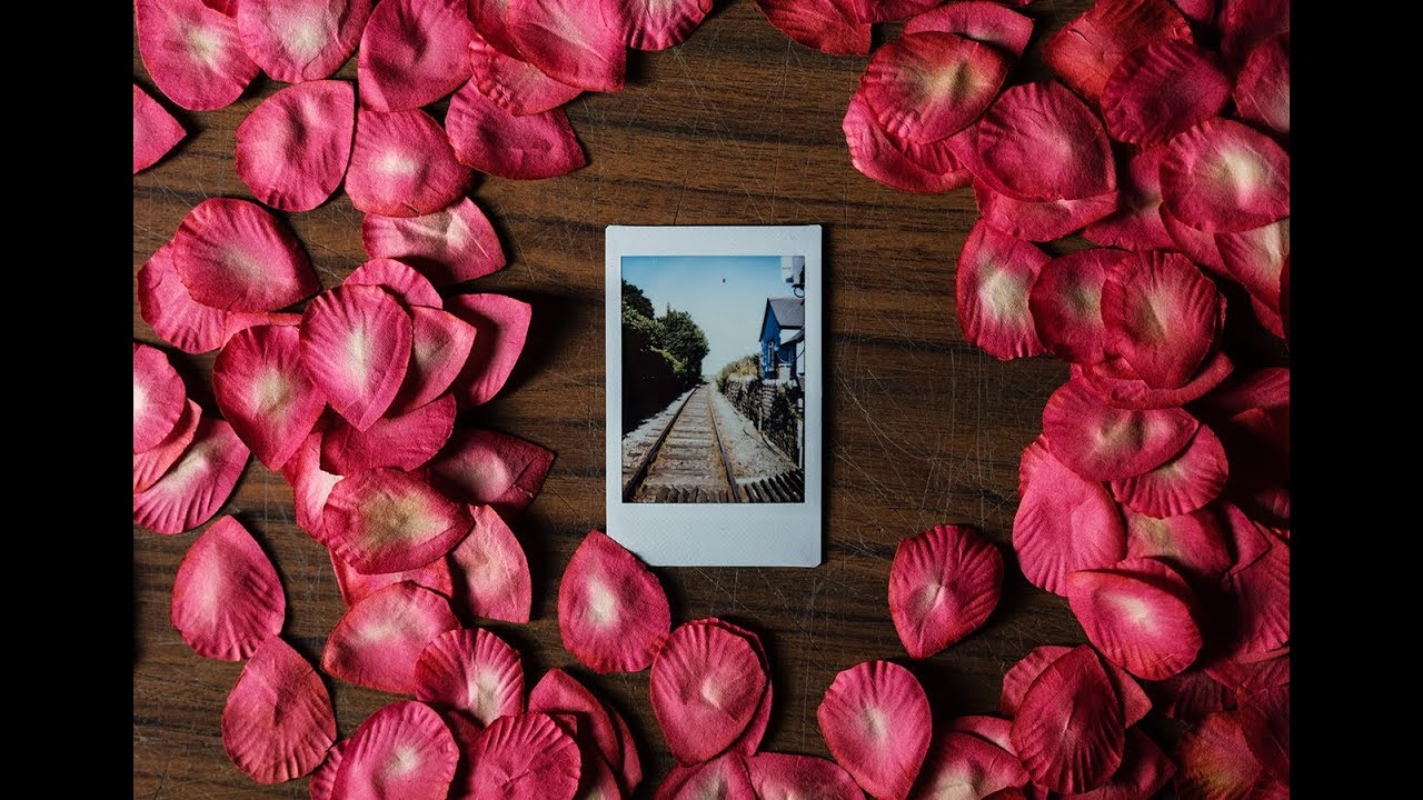 Layover - Symmetry (Official Visual) auf YouTube ansehen Layover - Symmetry (Official Visual) auf YouTube ansehen