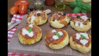 Easy and soft mini pizzas: here is how you can make them by using a glass! screenshot 2