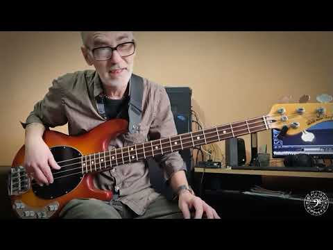 Mire jók a hármashangzatok (dúr, moll) basszusgitáron.
