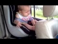 2016 смешные дети)Смешной ребенок прикольно засыпает в авто/funny baby in car