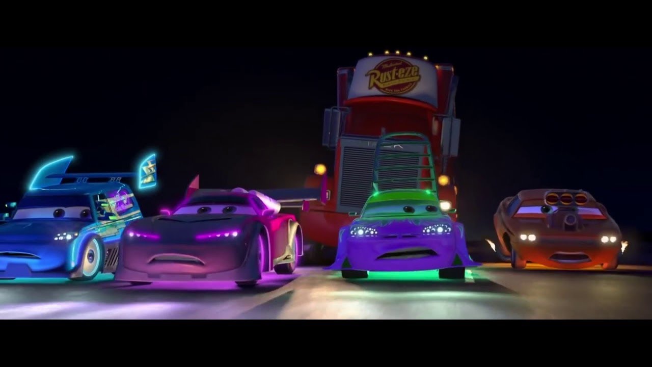 Мак встречает ночных СтритРэйсеров.Молния Маквин пропадает ночью Тачки ...