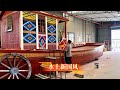民俗彩绘古船,以传统木船形制为根基,融合非遗木雕工艺与民族彩绘纹样,承载着中式舟船文化与民俗演艺的双重底蕴。#木船厂家 #木船美陈#国风美陈#舞台表演船 #国风表演船 @抖音小助手 @抖音创作灵感 @