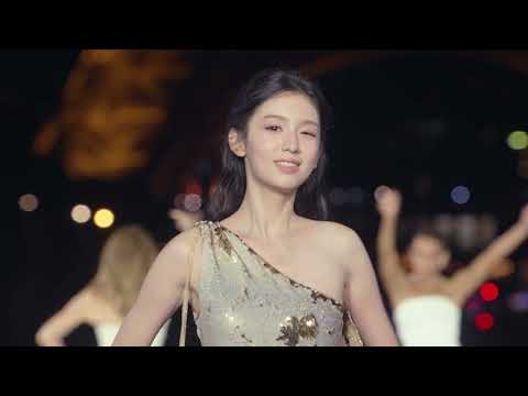 Le Défilé L'Oréal Paris 2026. EXPRESS YOUR WORTH.