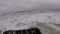 Одессит полез купаться с селфи-камерой в бушующее море