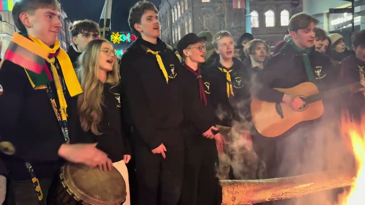 Gedimino prospekte – improvizuotas studentų koncertas, skirtas Lietuvos valstybės atkūrimo dienai-3